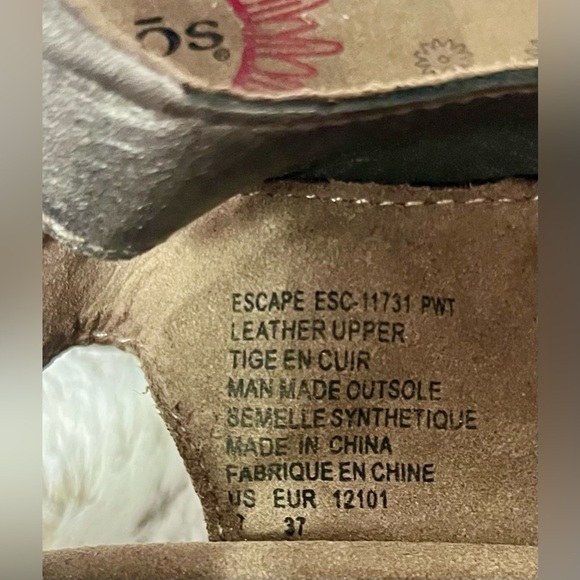 Taos Escape Walking Leather Sandal
Pewter Color
Women’s Size 7 - Picture 7 of 8